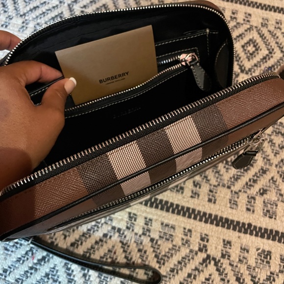 COPY - Authentic Burberry wristlet - Picture 4 of 4